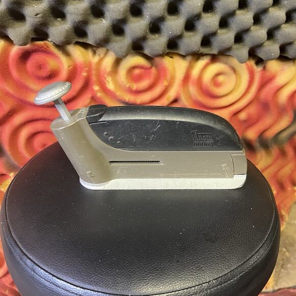 Insta Hang Picture Hanging Tool Lightweight Home DIY - Picture 2 of 3